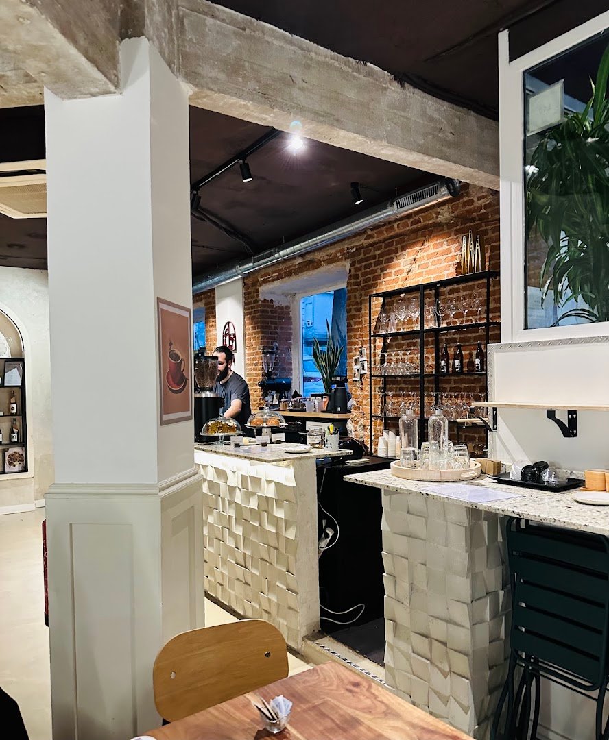 Baya cafe y vino specialty coffee shop in Madrid - photo 6