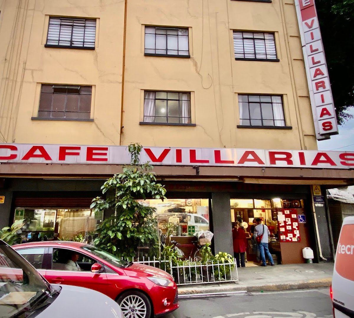 Storefront of Café Villarías, specialty coffee shop in Mexico City