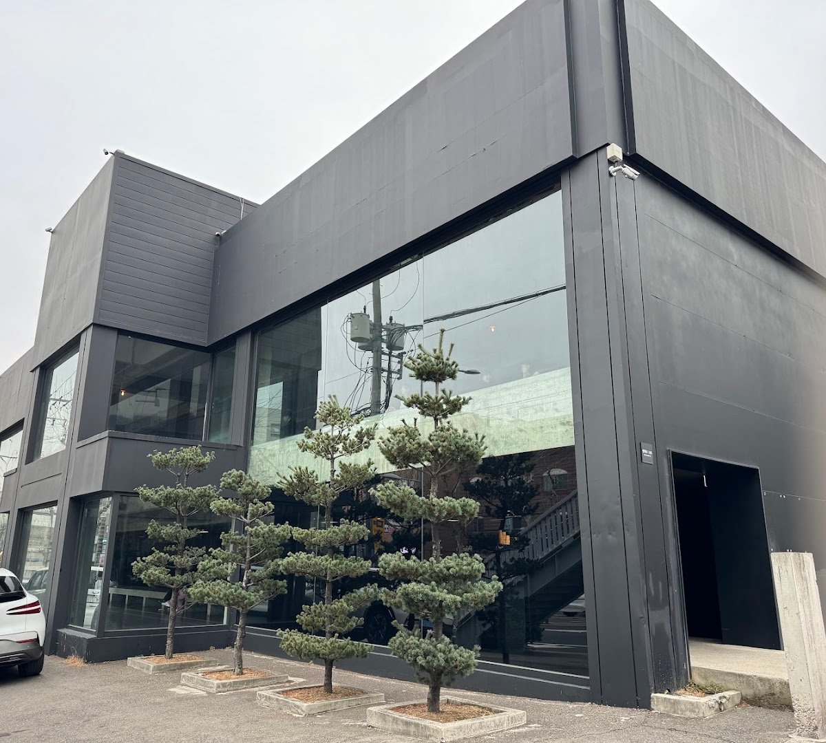 Storefront of Anthracite Coffee Yeonhui, specialty coffee shop in Seoul