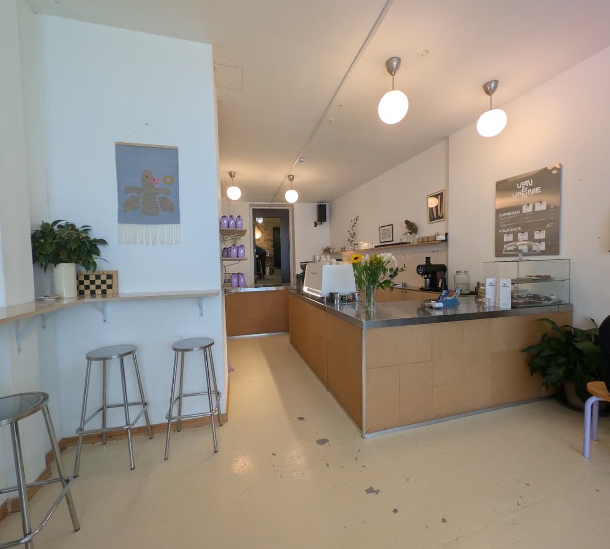 Interior of von&vonnie microroasters, specialty coffee shop in Porto