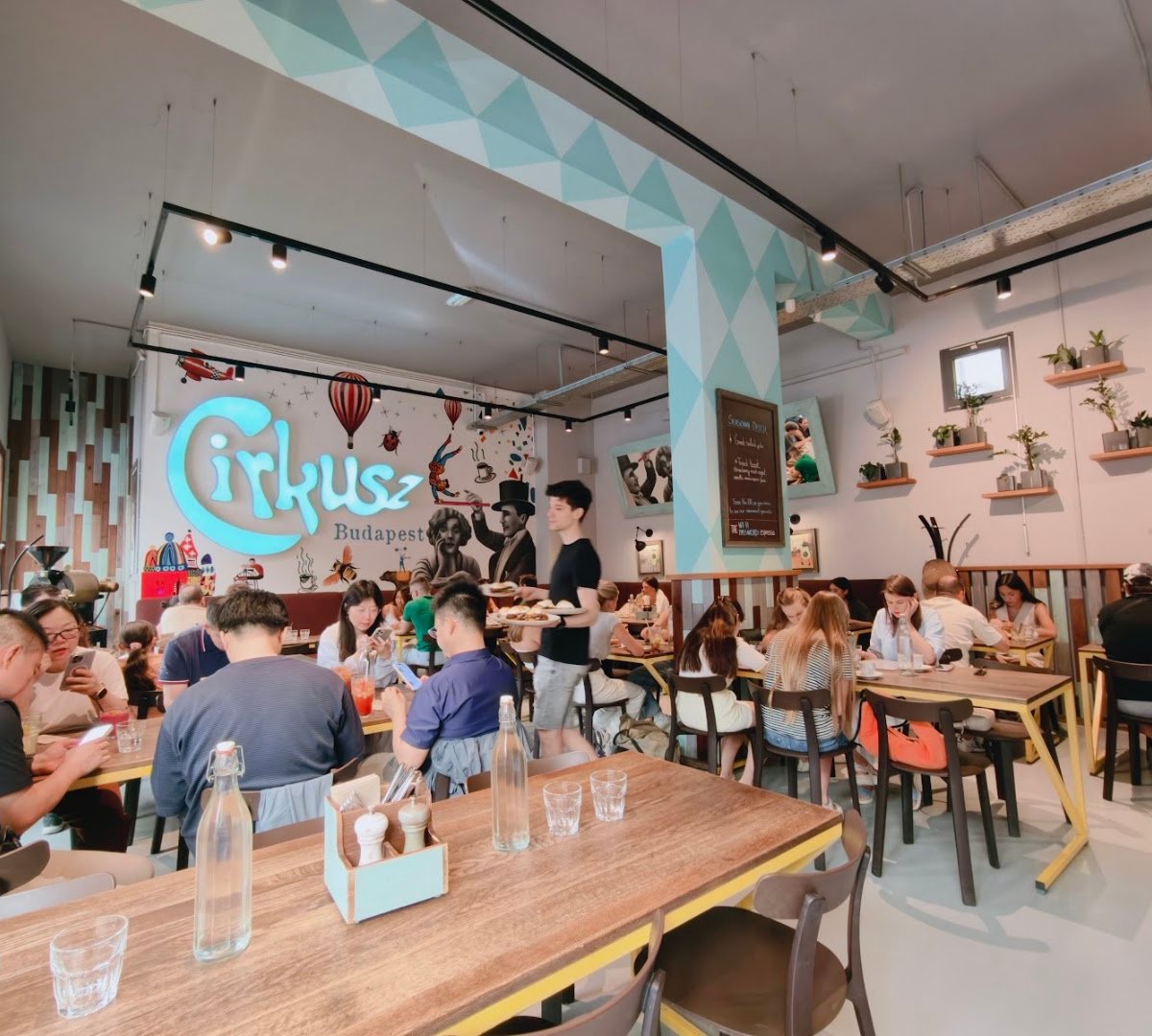 Cirkusz Café specialty coffee shop in Budapest - photo 2