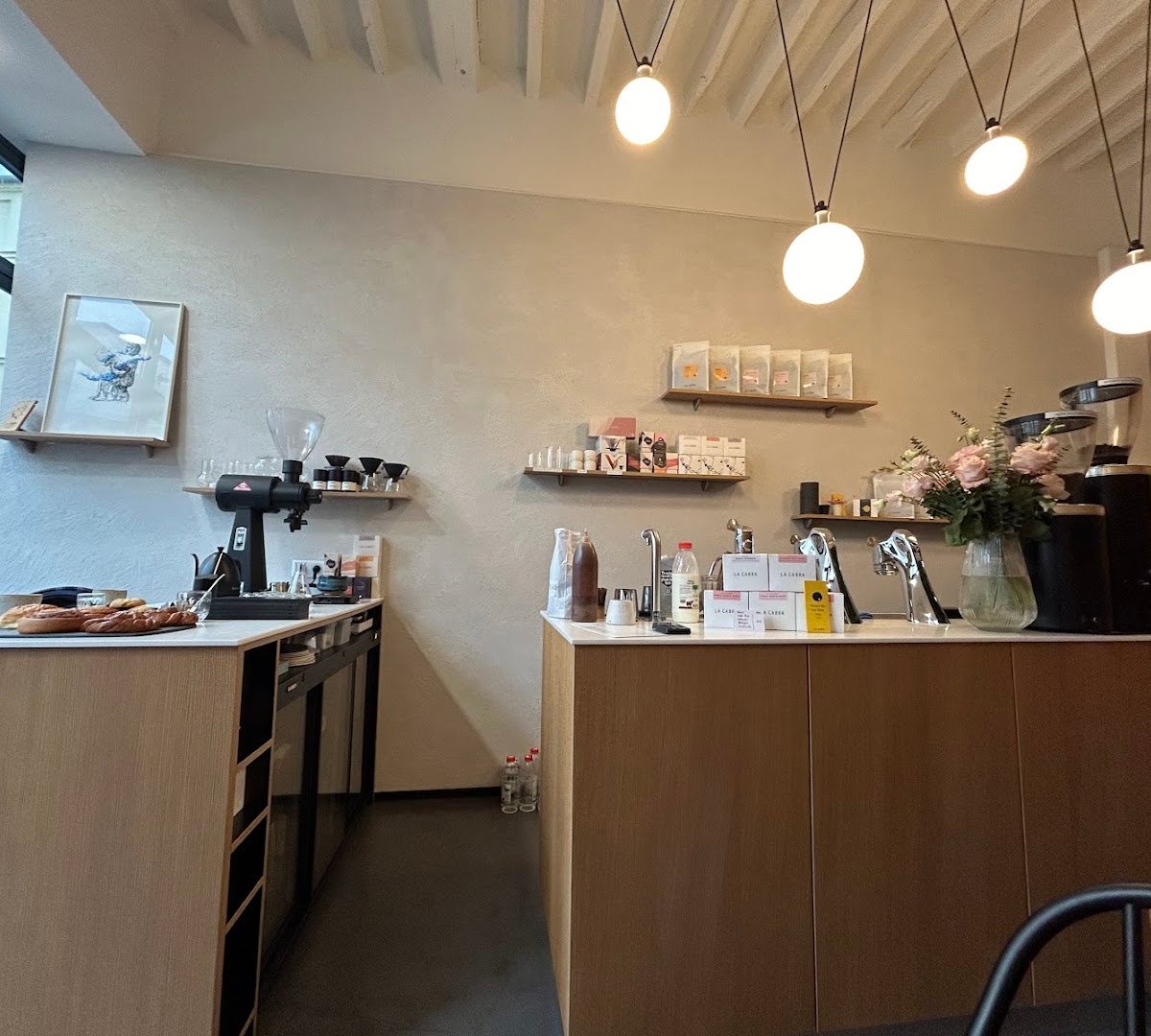 Café Caractère specialty coffee shop in Paris - photo 4