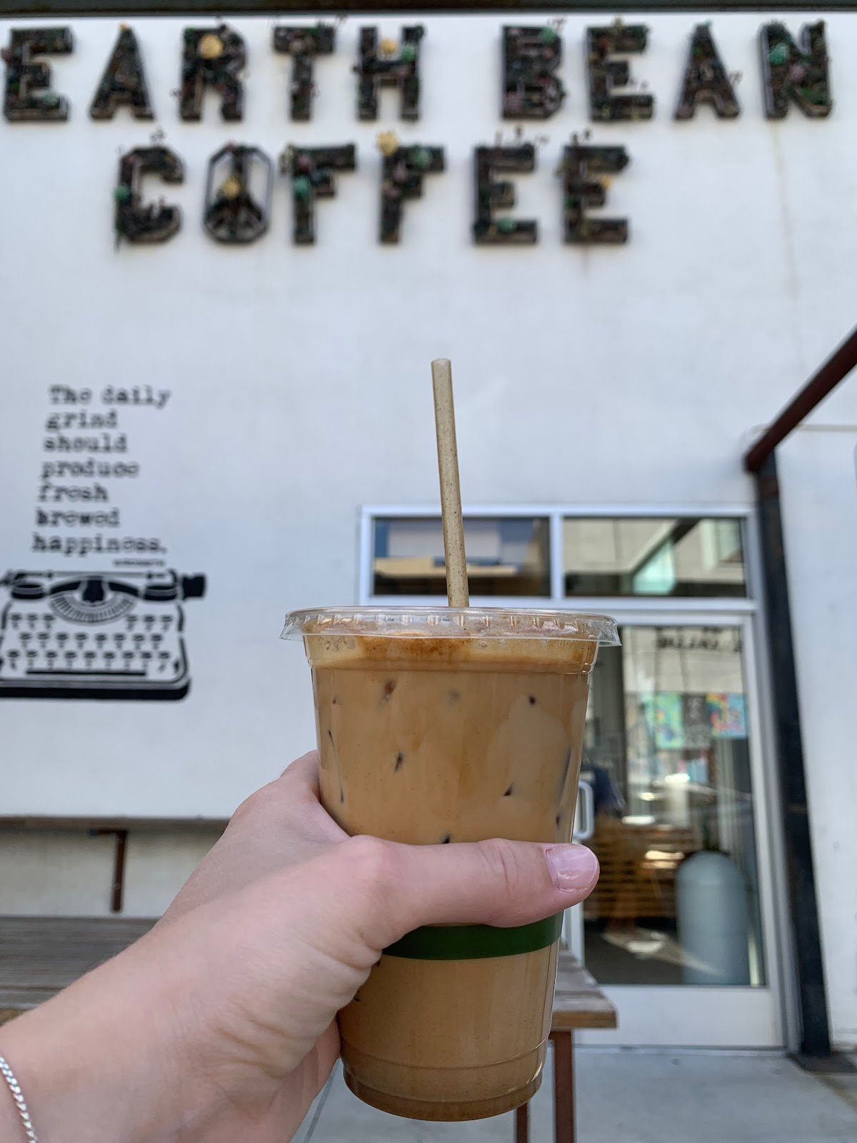 Earth Bean Coffee specialty coffee shop in Los Angeles - photo 5