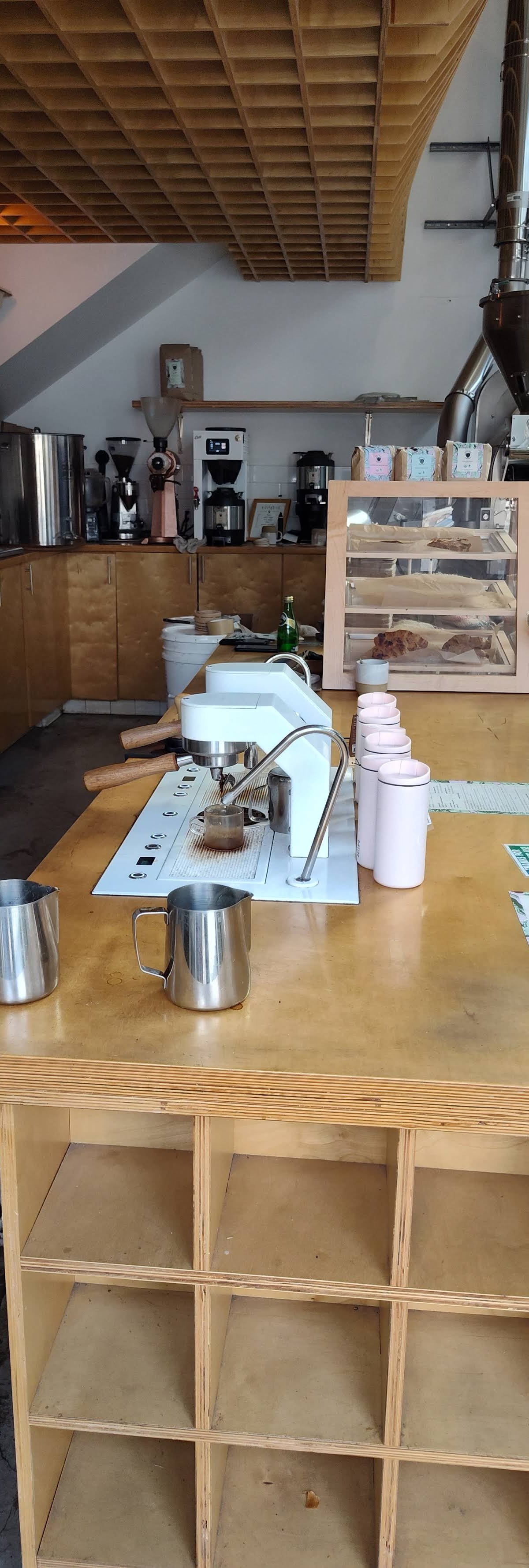 Earth Bean Coffee specialty coffee shop in Los Angeles - photo 9