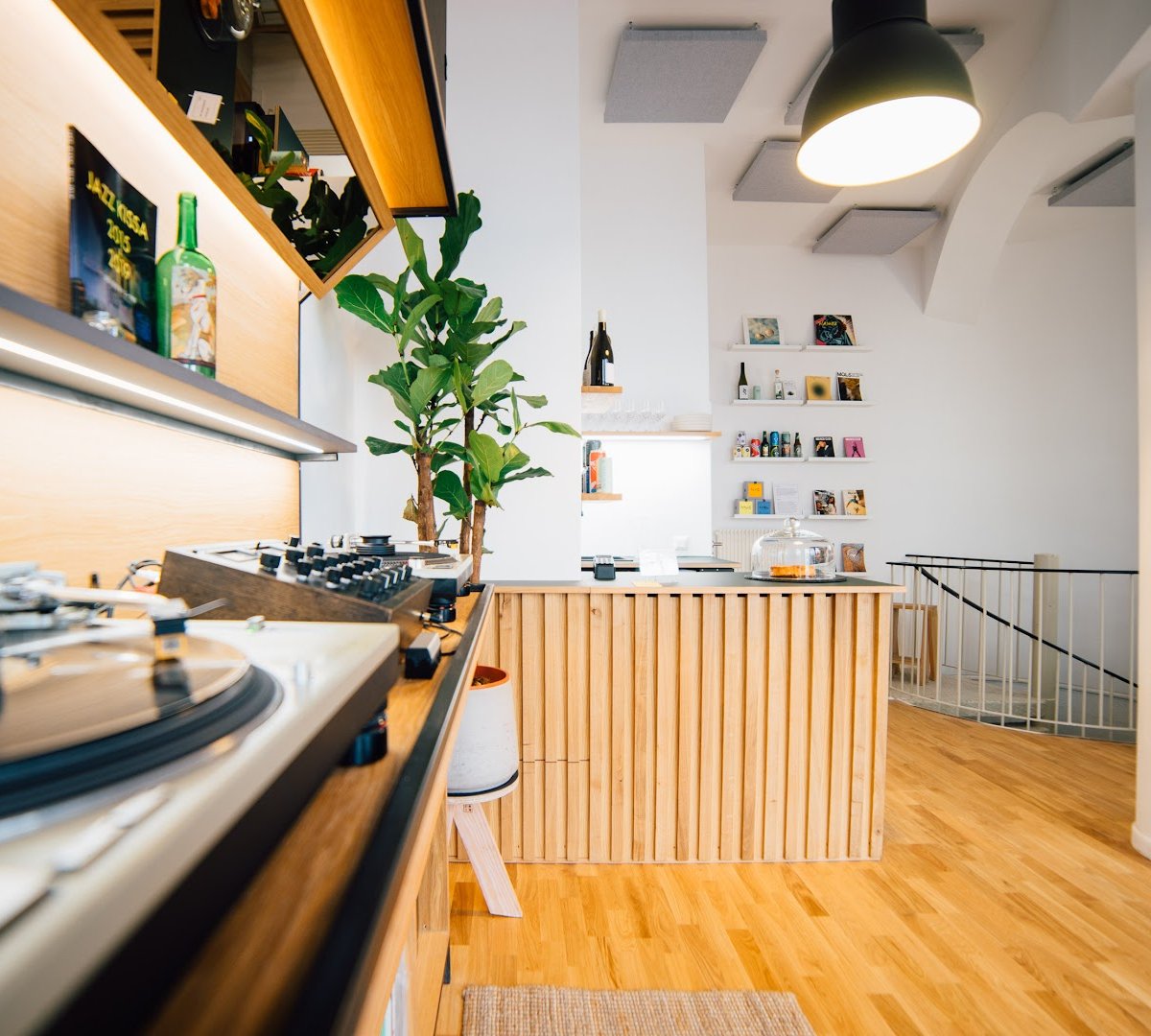 Unkompress Listening Bar specialty coffee shop in Berlin - photo 2