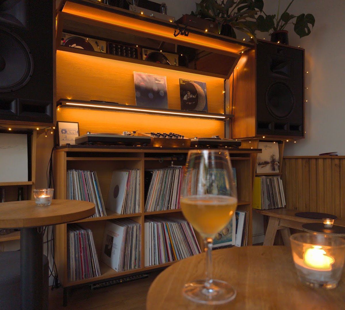 Unkompress Listening Bar specialty coffee shop in Berlin - photo 3