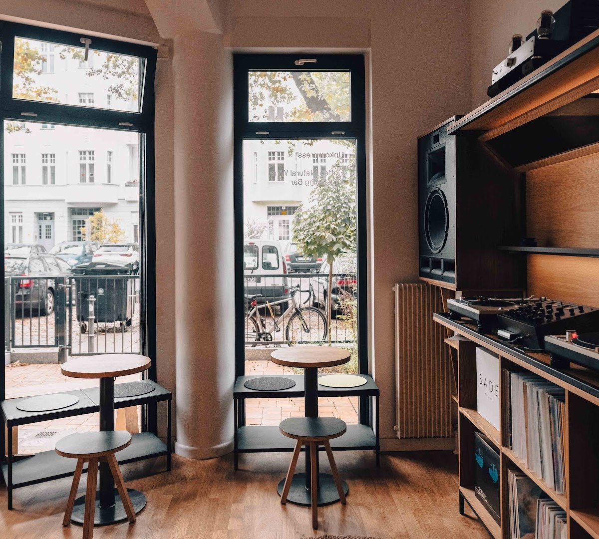 Unkompress Listening Bar specialty coffee shop in Berlin - photo 5