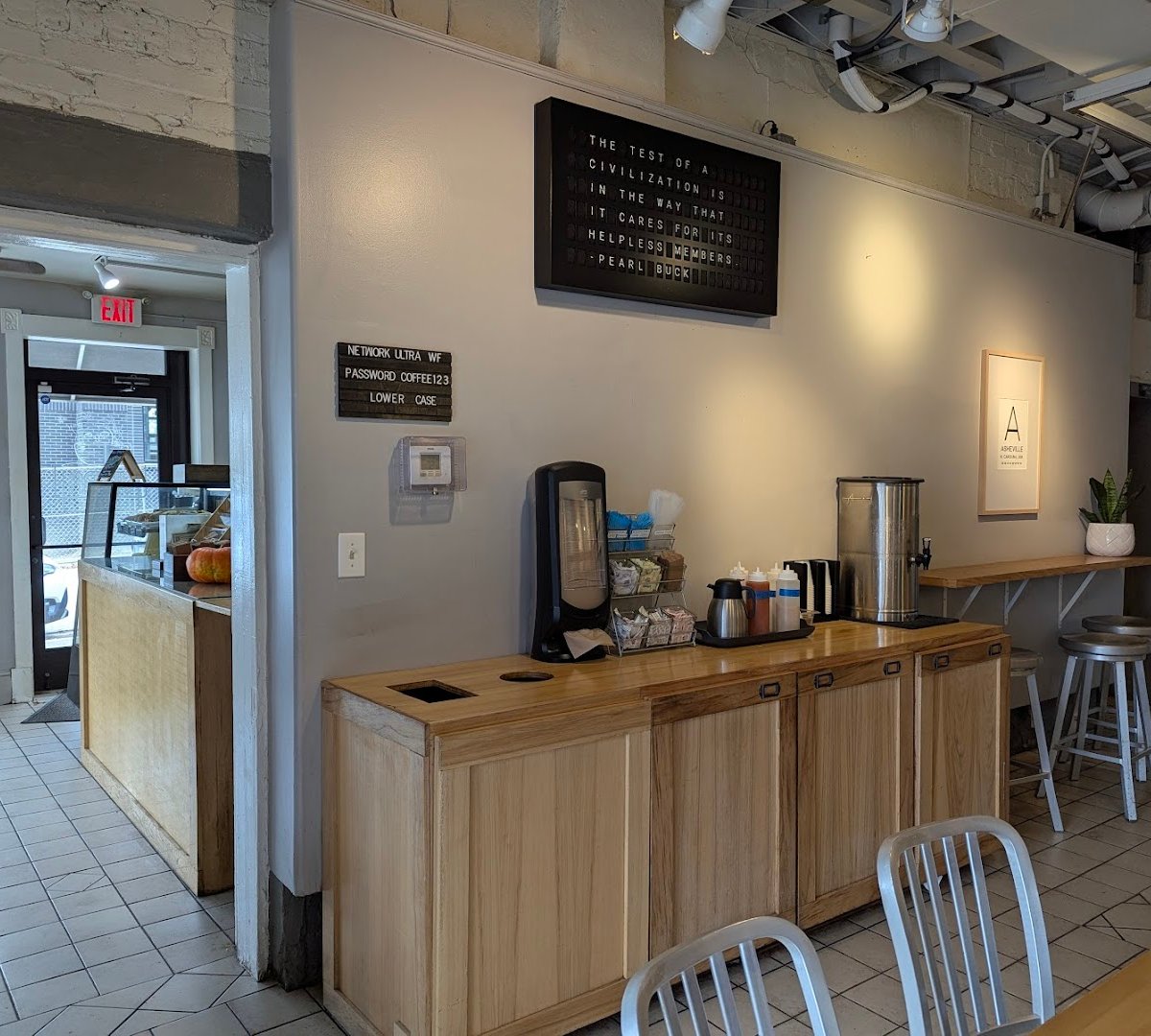 Ultra Coffeebar specialty coffee shop in Asheville - photo 9