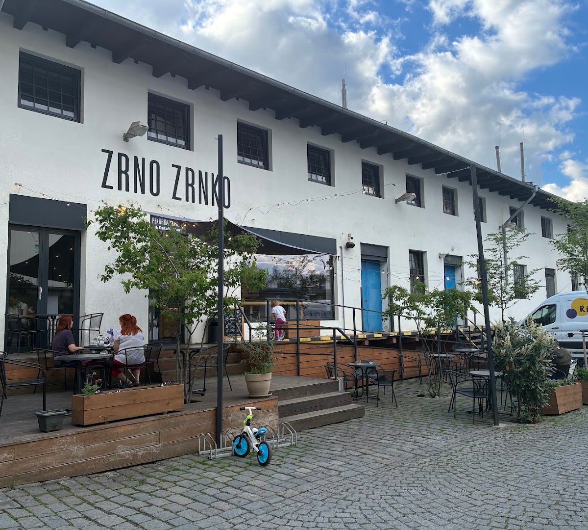 Storefront of Zrno Zrnko Čestmírova, specialty coffee shop in Prague
