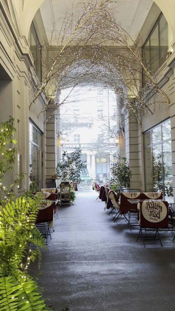 Storefront of Milchbar, specialty coffee shop in Zurich
