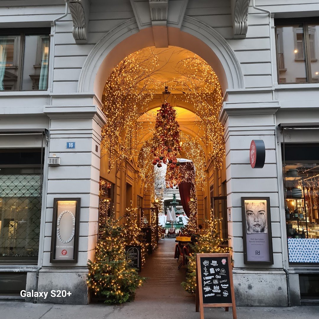 Storefront of Milchbar, specialty coffee shop in Zurich