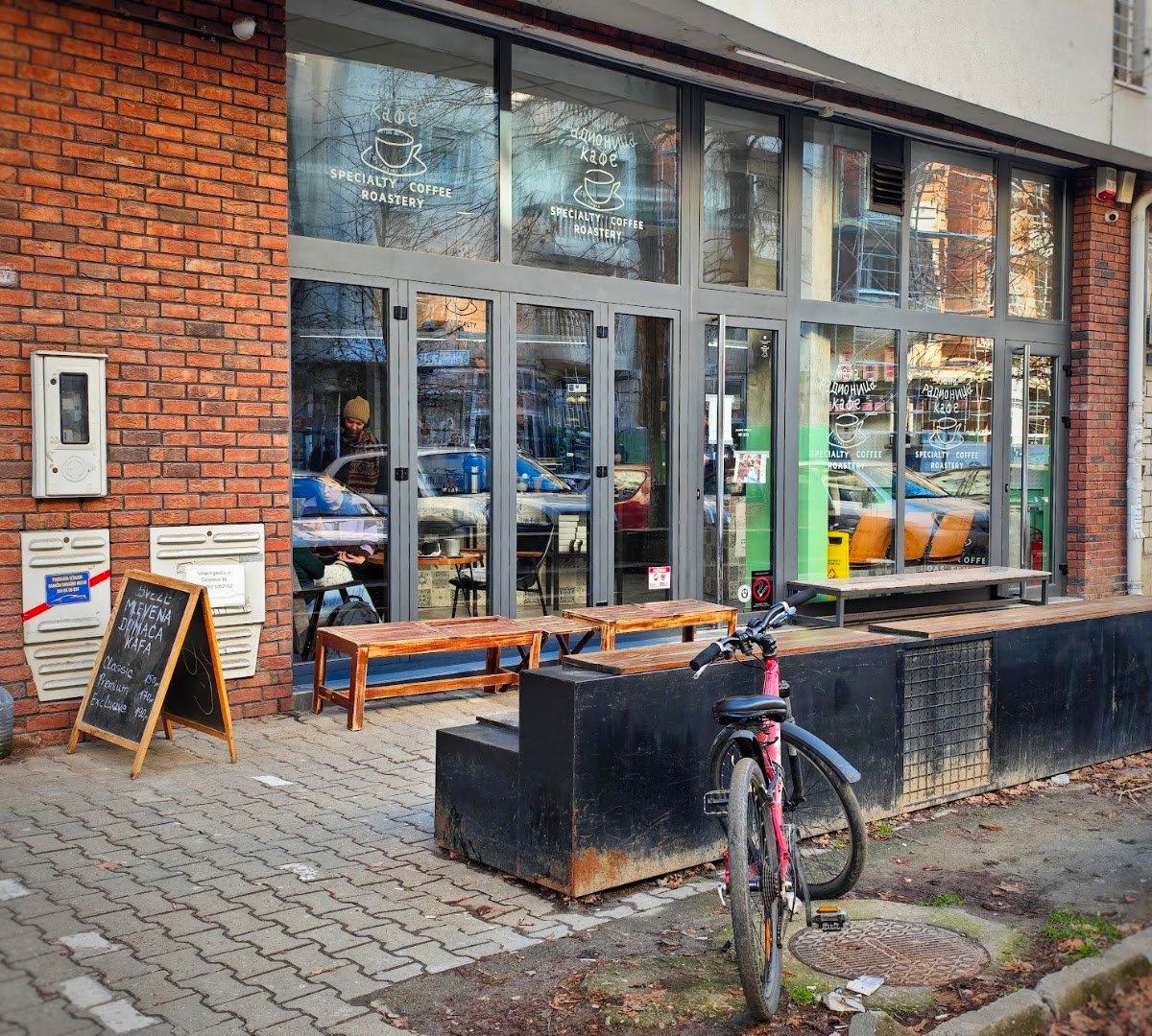 Storefront of Mala Radionica Kafe, specialty coffee shop in Novi Sad