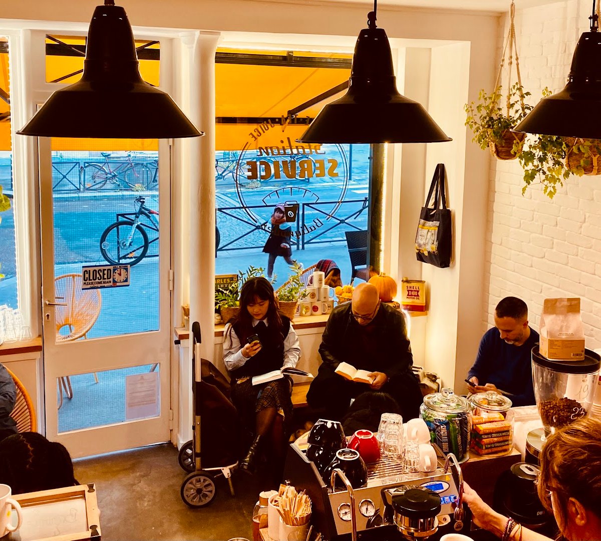 Station Service Batignolles specialty coffee shop in Paris - photo 7