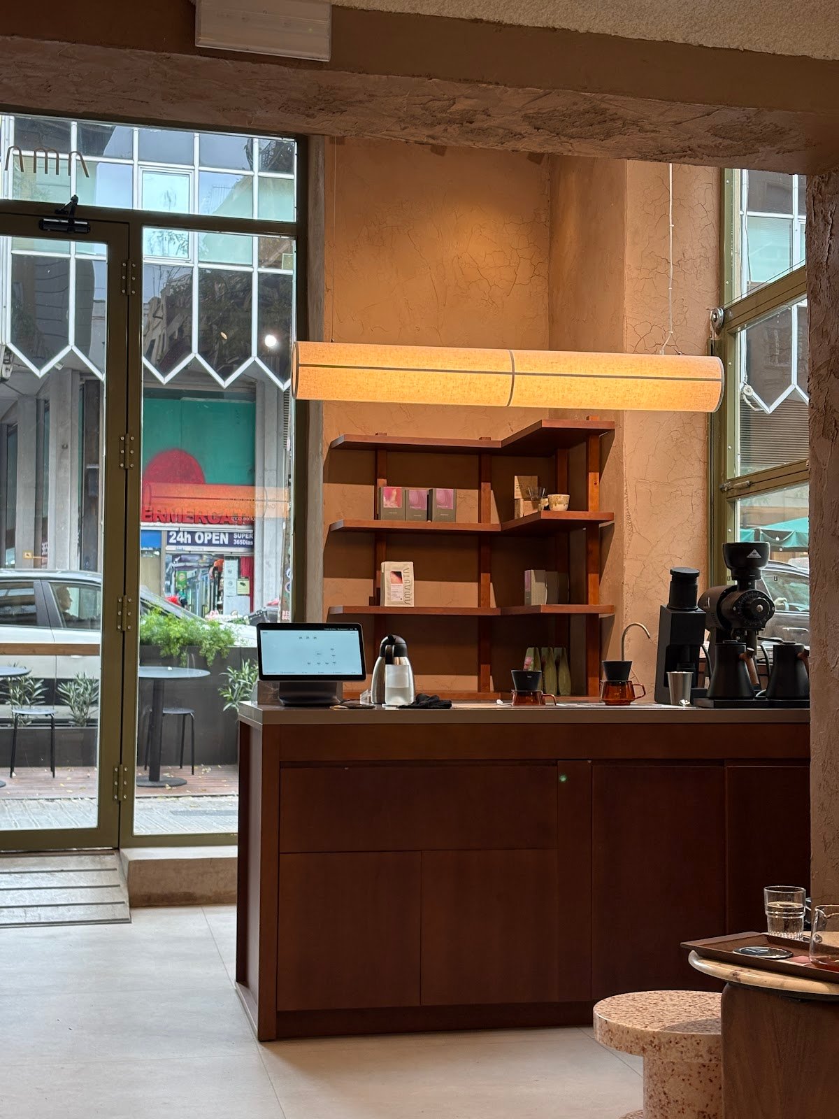 Amauta Coffee Bar: Travessera de Gràcia specialty coffee shop in Barcelona - photo 7