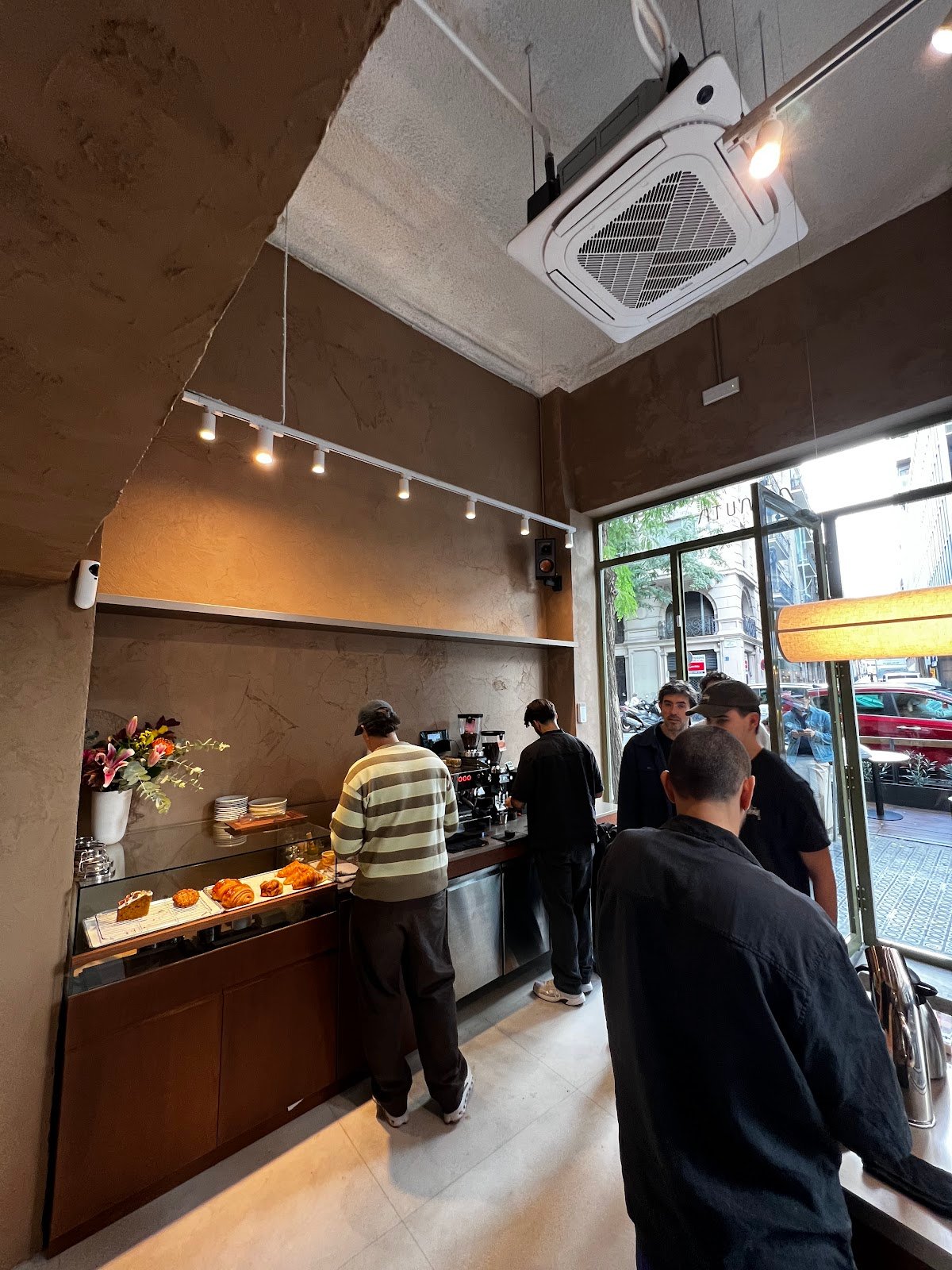 Amauta Coffee Bar: Travessera de Gràcia specialty coffee shop in Barcelona - photo 8