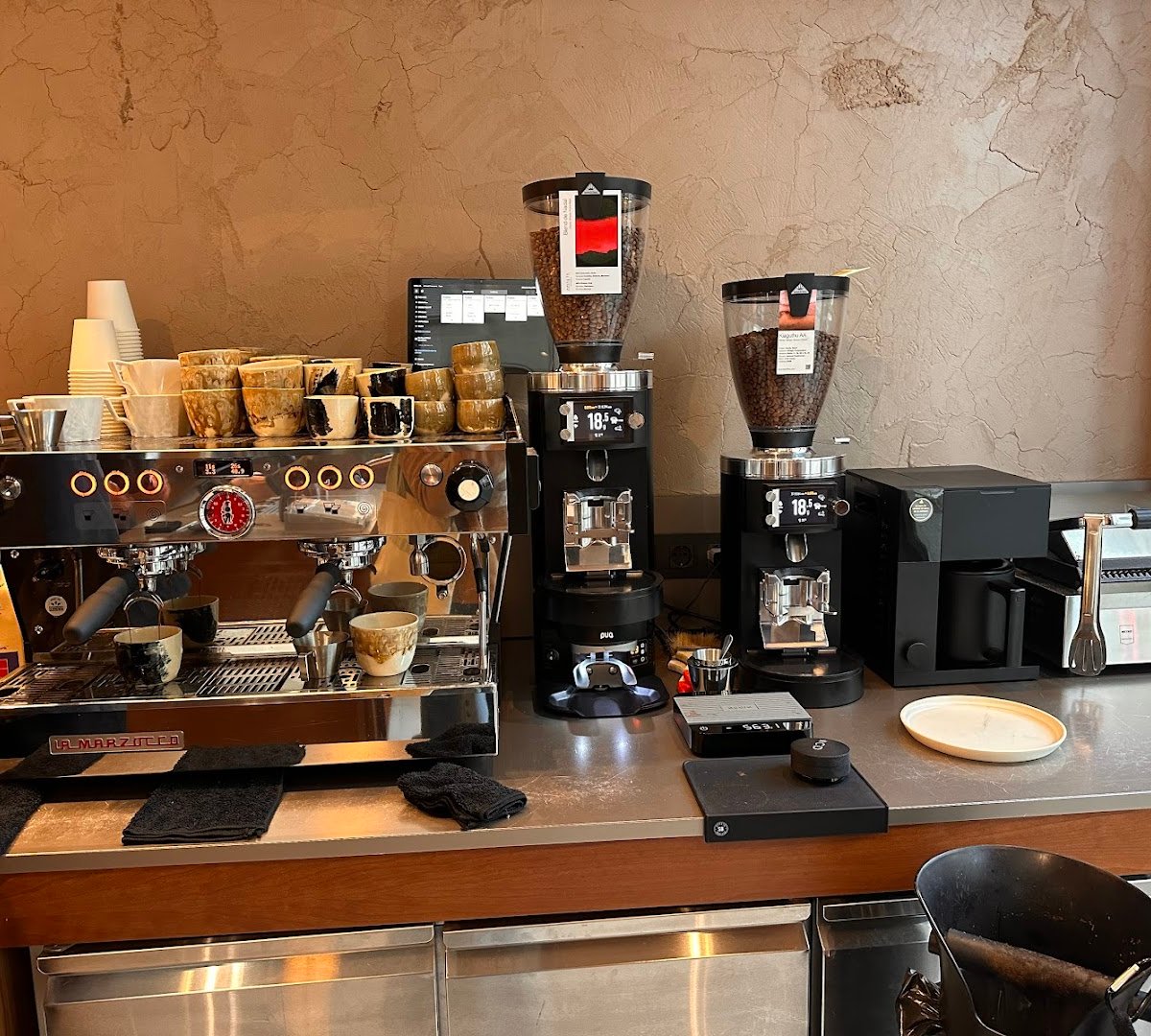 Amauta Coffee Bar: Travessera de Gràcia specialty coffee shop in Barcelona - photo 10