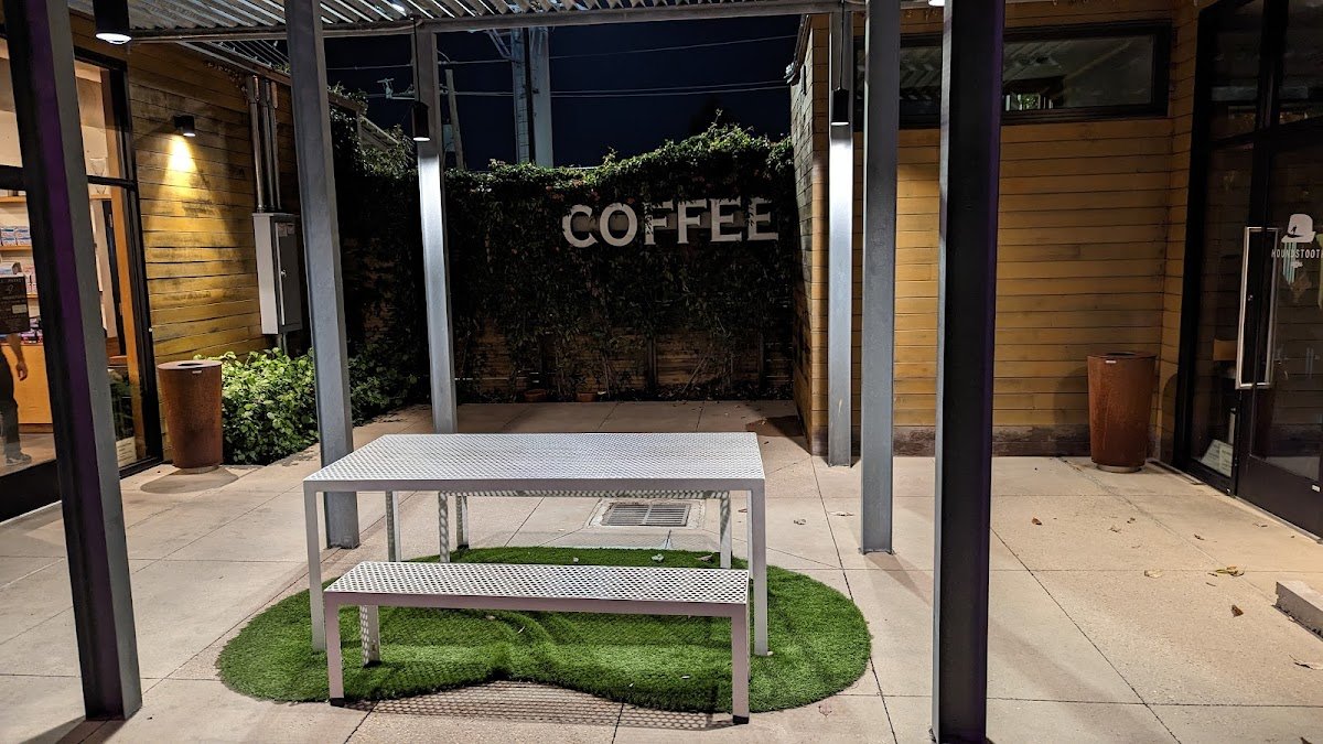 Houndstooth Coffee specialty coffee shop in Dallas - photo 6