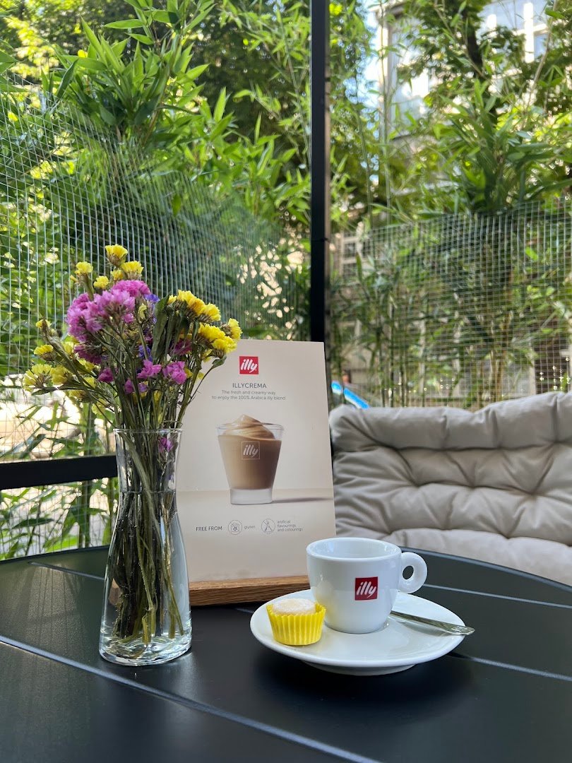 Coffee at Efi Café, specialty coffee shop in Belgrade