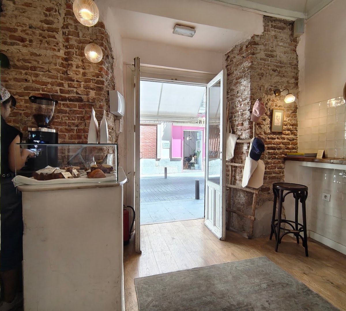 FELIZ COFFEE TO GO specialty coffee shop in Madrid - photo 7