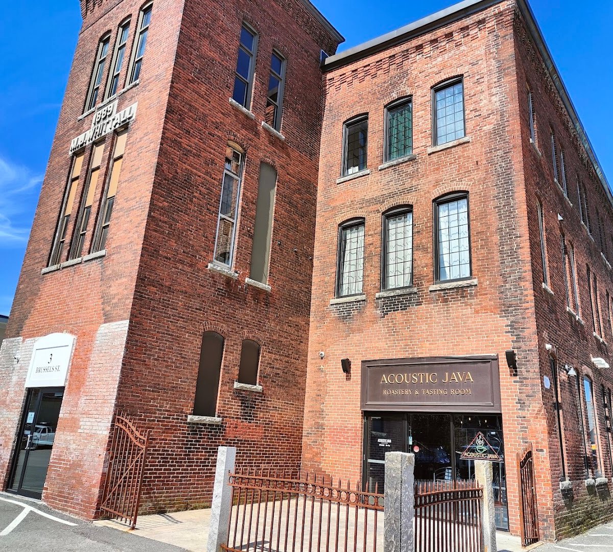 Storefront of Acoustic Java Roastery & Tasting Room, specialty coffee shop in Worcester