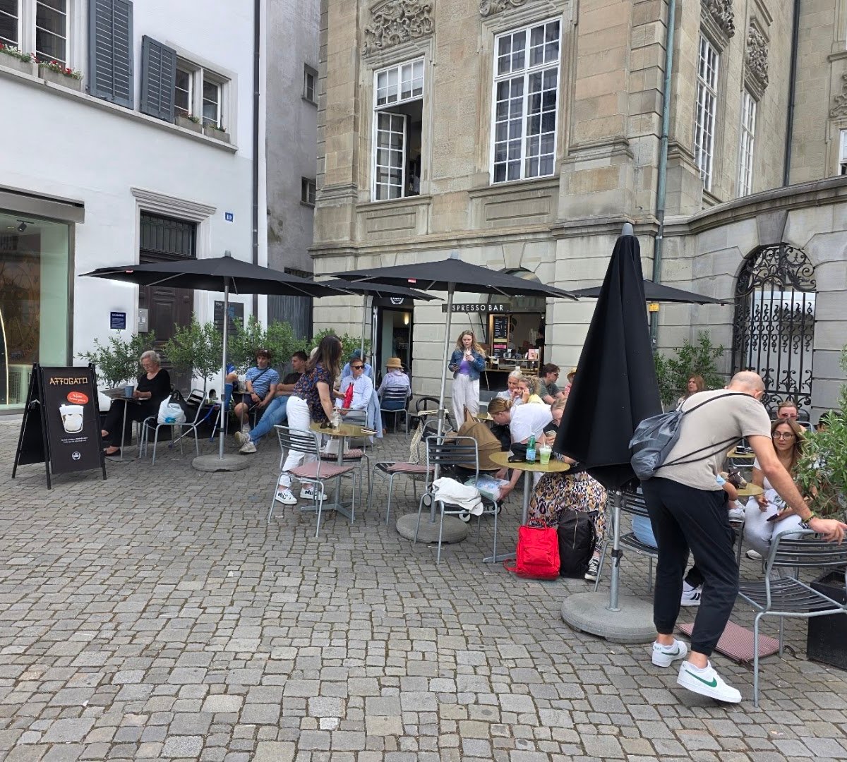 Storefront of ViCAFE Münsterhof, specialty coffee shop in Zurich