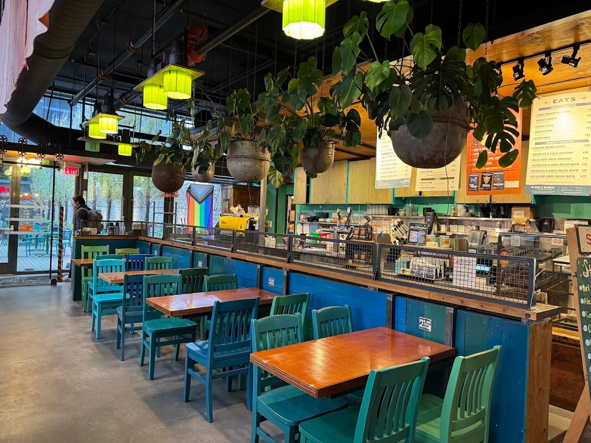 Colectivo Coffee Logan Square specialty coffee shop in Chicago - photo 3