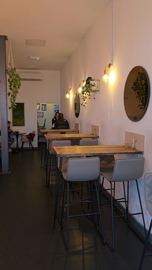 Interior of HAMPTON & VOÚIS, specialty coffee shop in Manchester