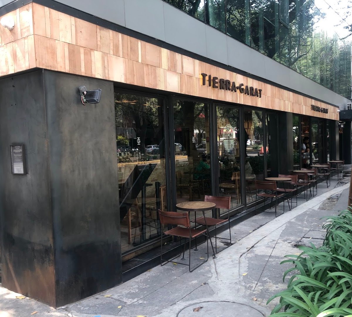 Storefront of Tierra Garat Salamanca, specialty coffee shop in Mexico City