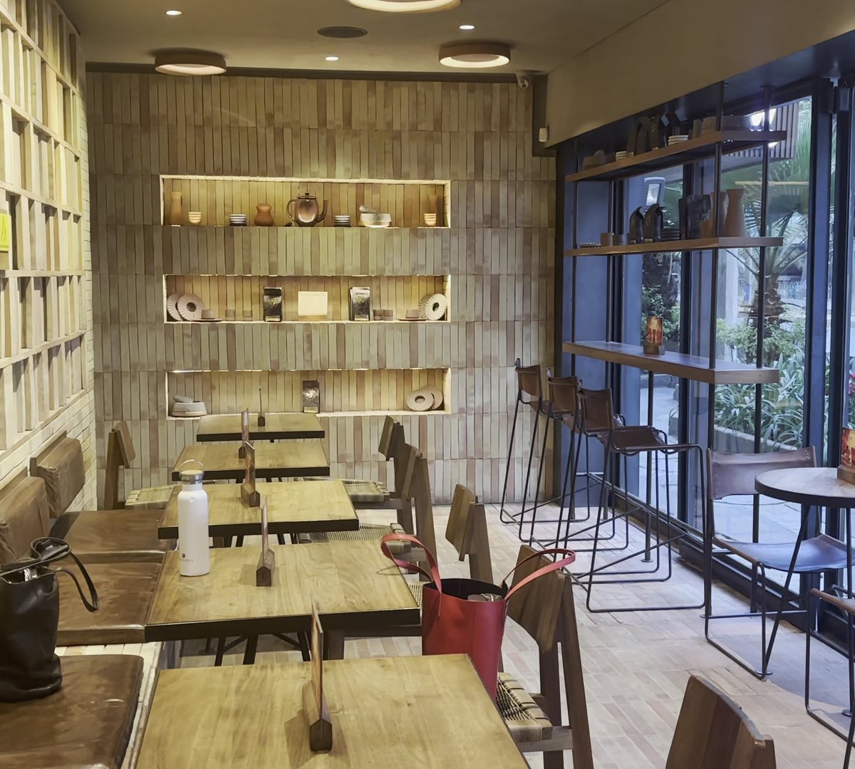 Interior of Tierra Garat Salamanca, specialty coffee shop in Mexico City