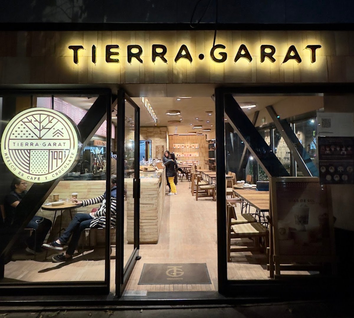 Storefront of Tierra Garat Salamanca, specialty coffee shop in Mexico City