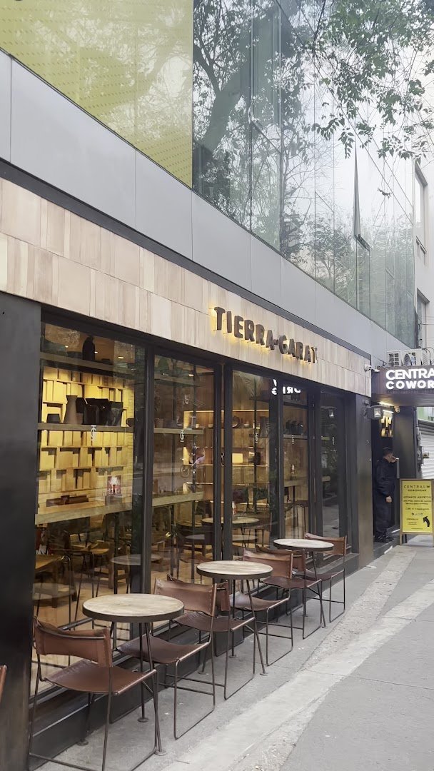 Storefront of Tierra Garat Salamanca, specialty coffee shop in Mexico City