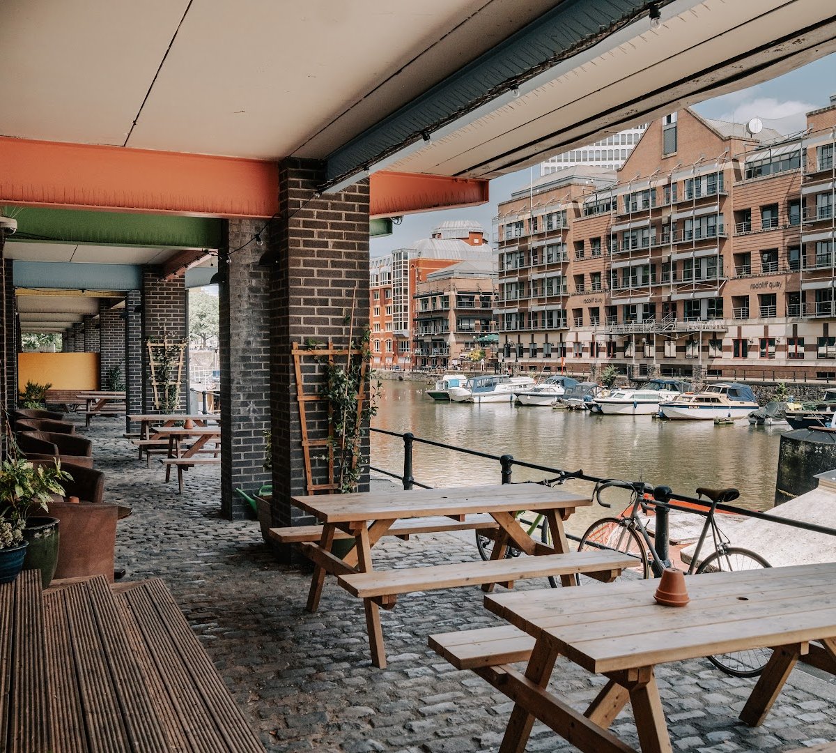 Clubhaus Harbourside specialty coffee shop in Bristol - photo 2