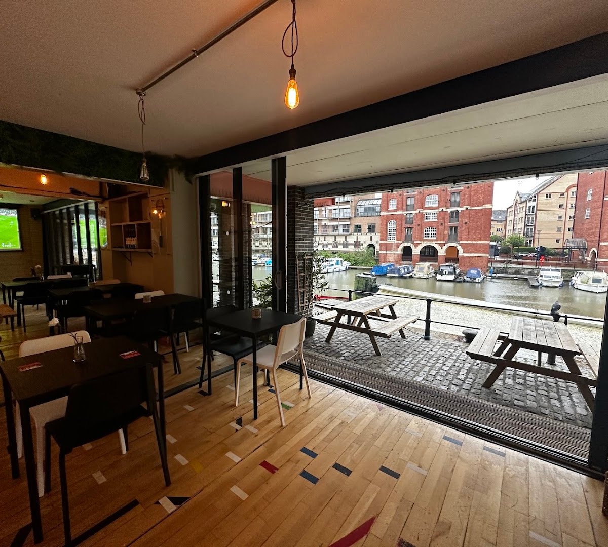 Clubhaus Harbourside specialty coffee shop in Bristol - photo 5