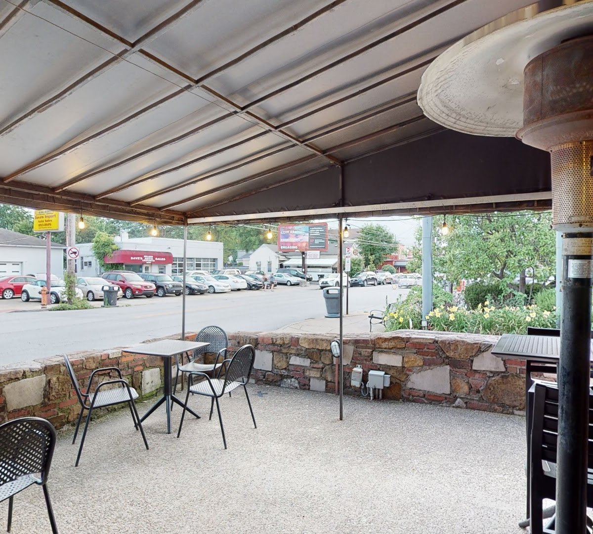 Storefront of Heine Brothers - Clifton, specialty coffee shop in Louisville