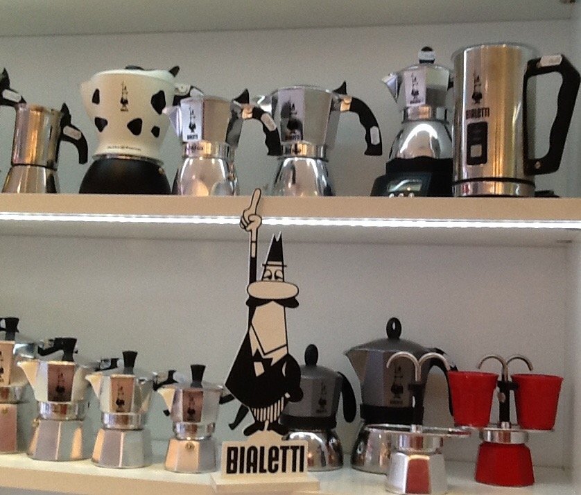 Cafés Pozo specialty coffee shop in Madrid - photo 8