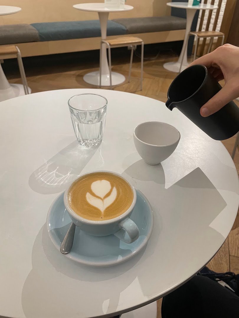 Colonna & Small's specialty coffee shop in London - photo 5