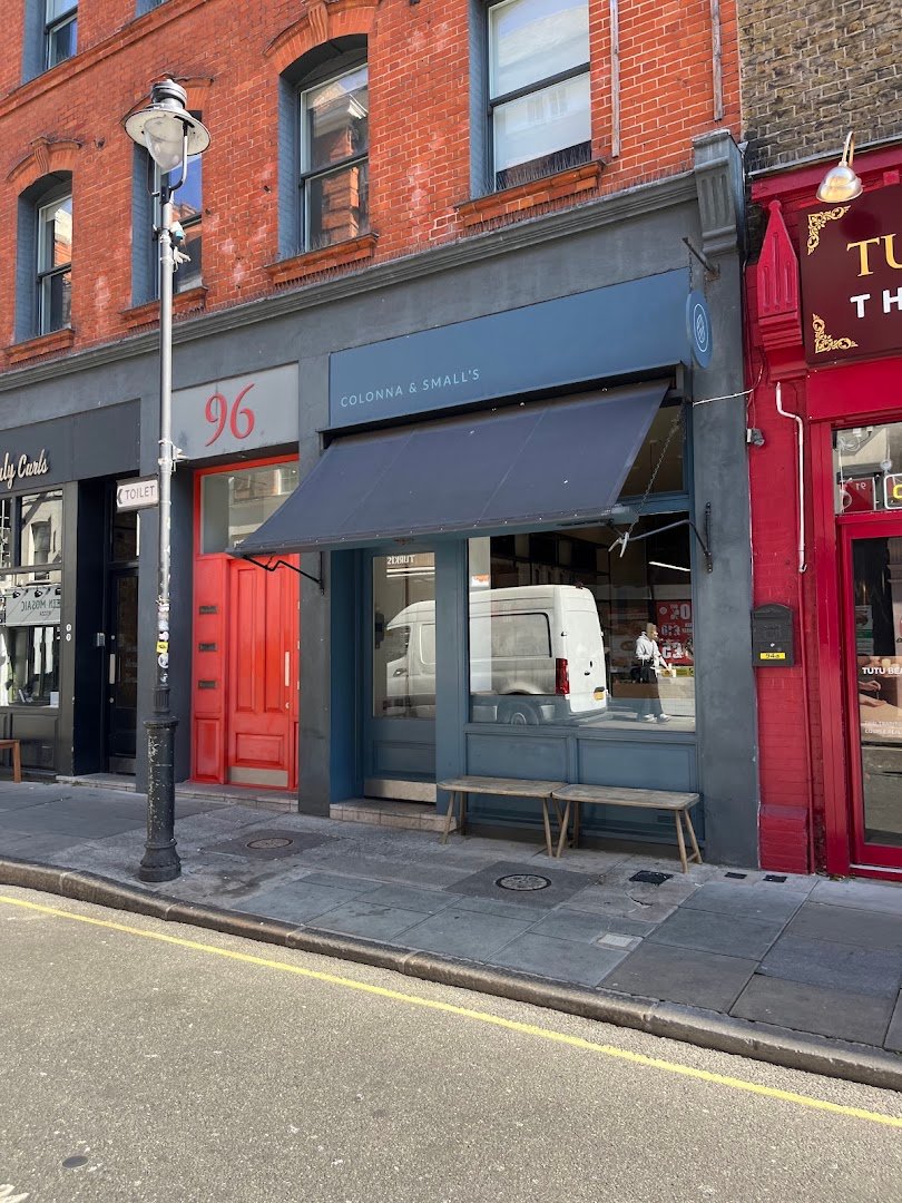 Colonna & Small's specialty coffee shop in London - photo 6