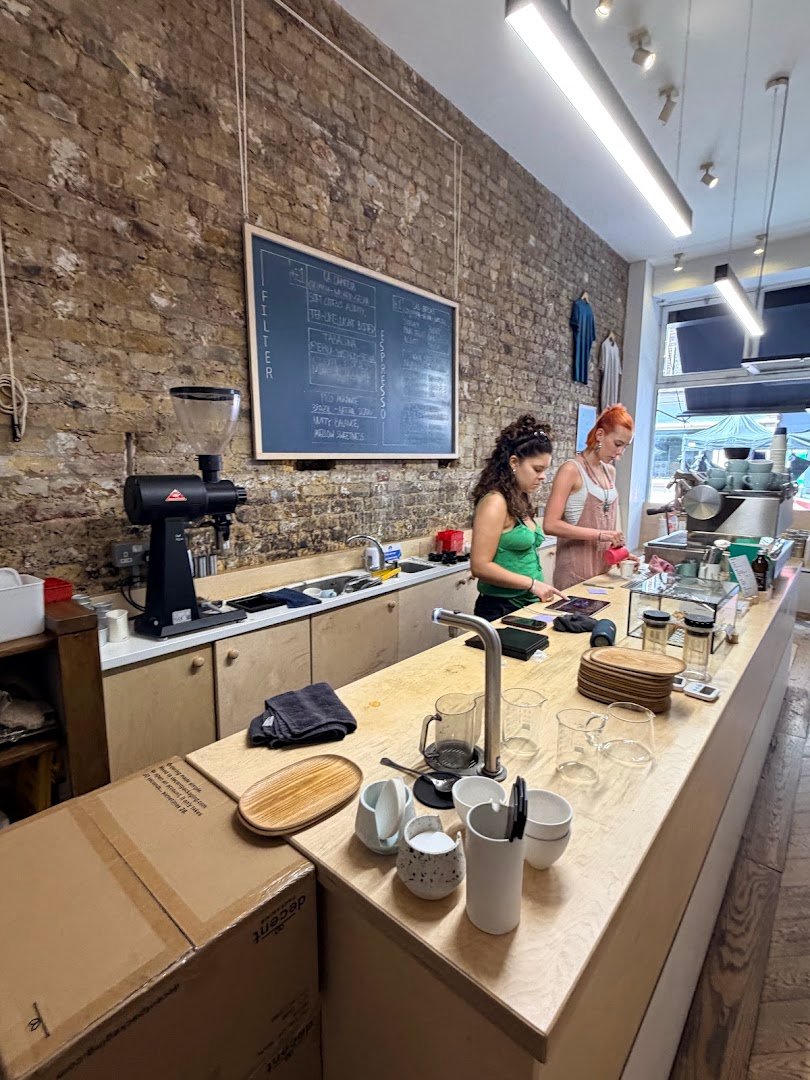 Colonna & Small's specialty coffee shop in London - photo 8