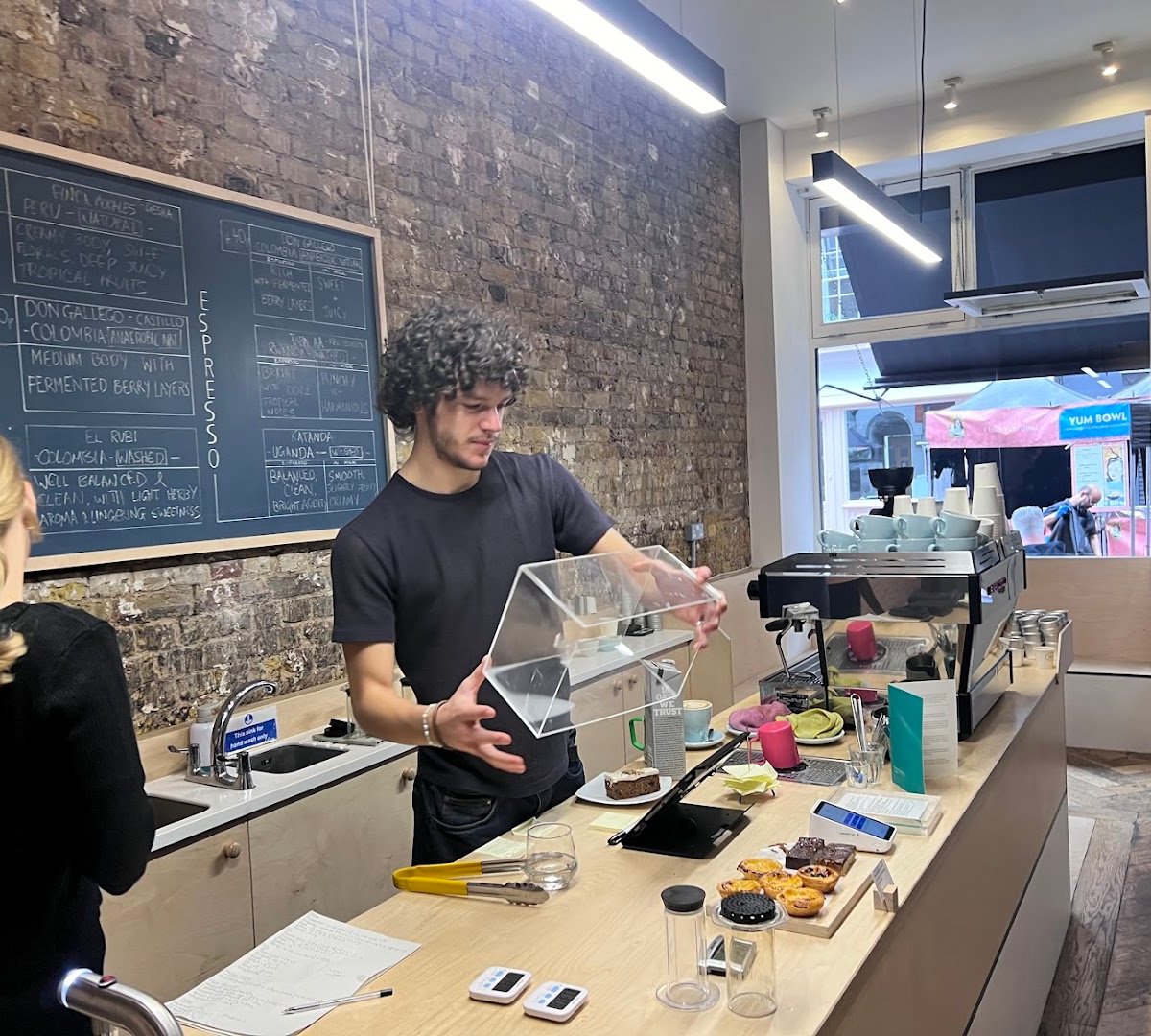 Colonna & Small's specialty coffee shop in London - photo 9