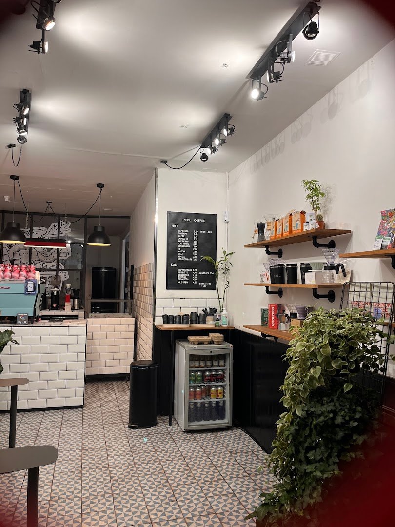 Pipol Coffee specialty coffee shop in Barcelona - photo 9
