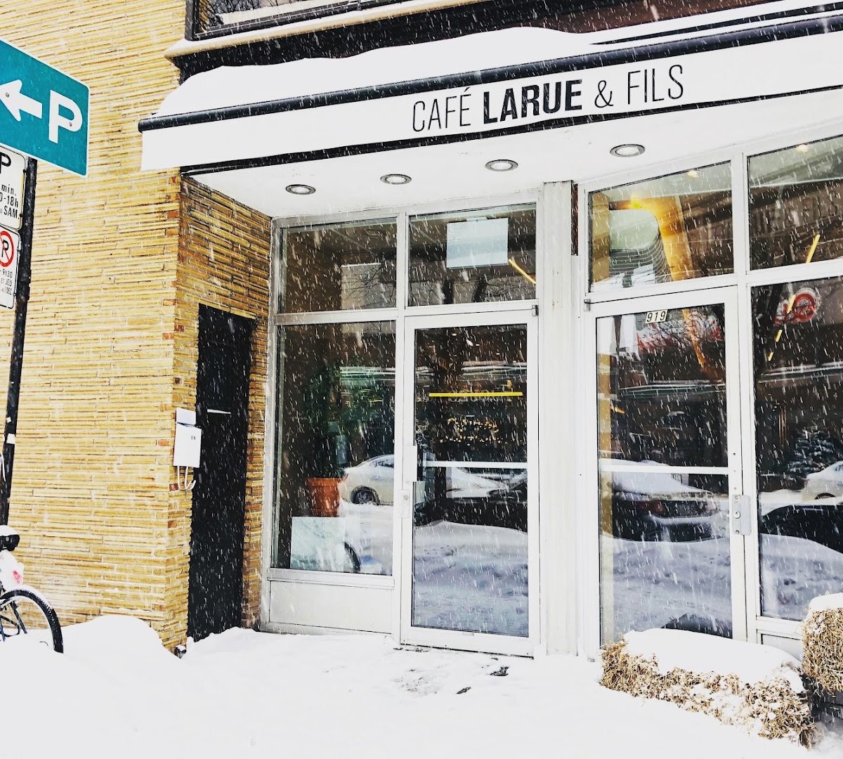 Storefront of Café Larue, specialty coffee shop in Montreal