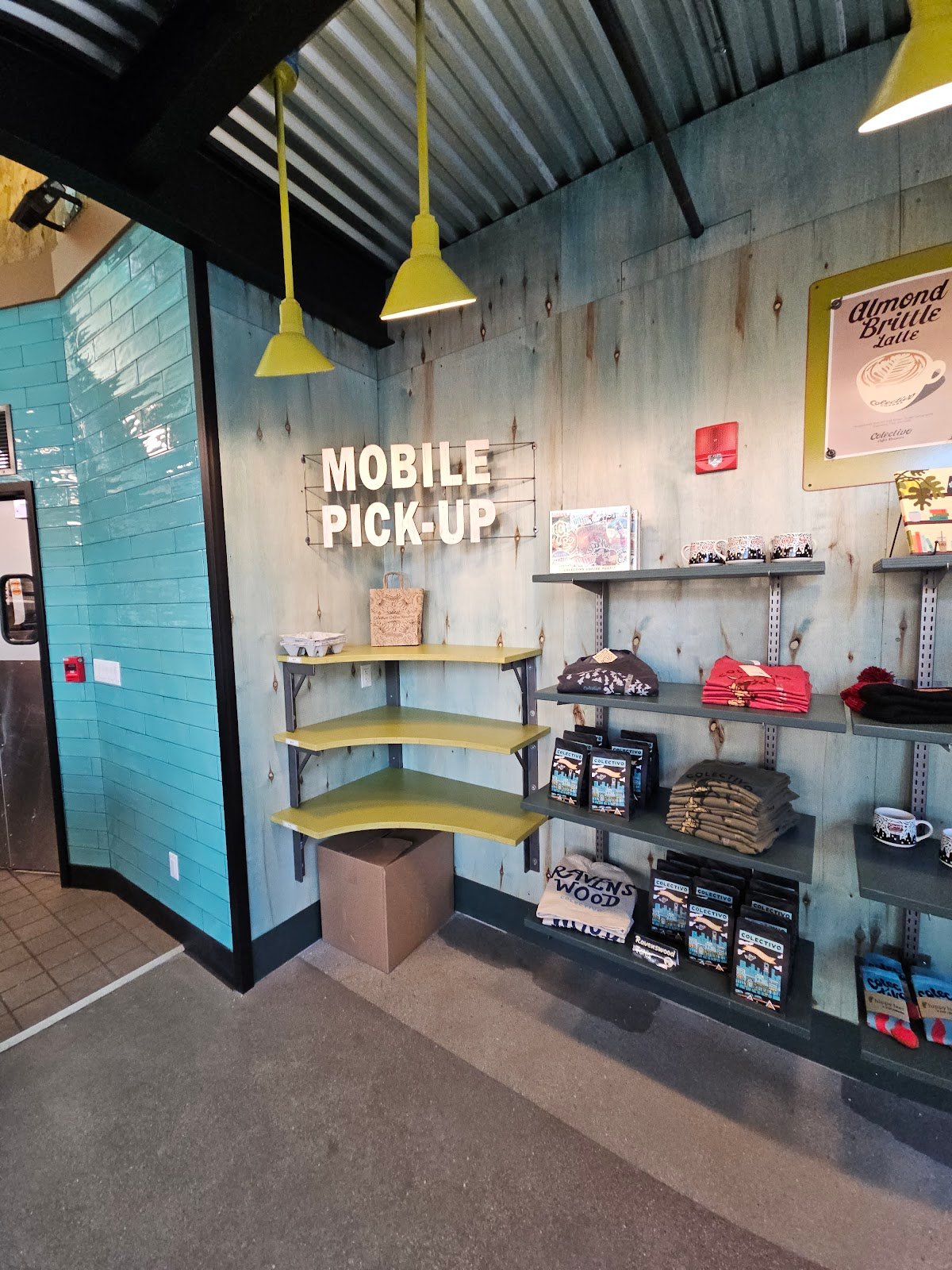 Colectivo Coffee Ravenswood specialty coffee shop in Chicago - photo 6