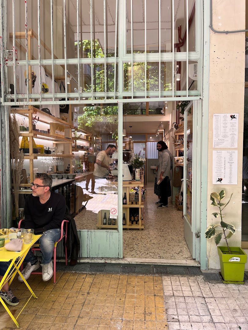 Storefront of Santo Belto, specialty coffee shop in Athens