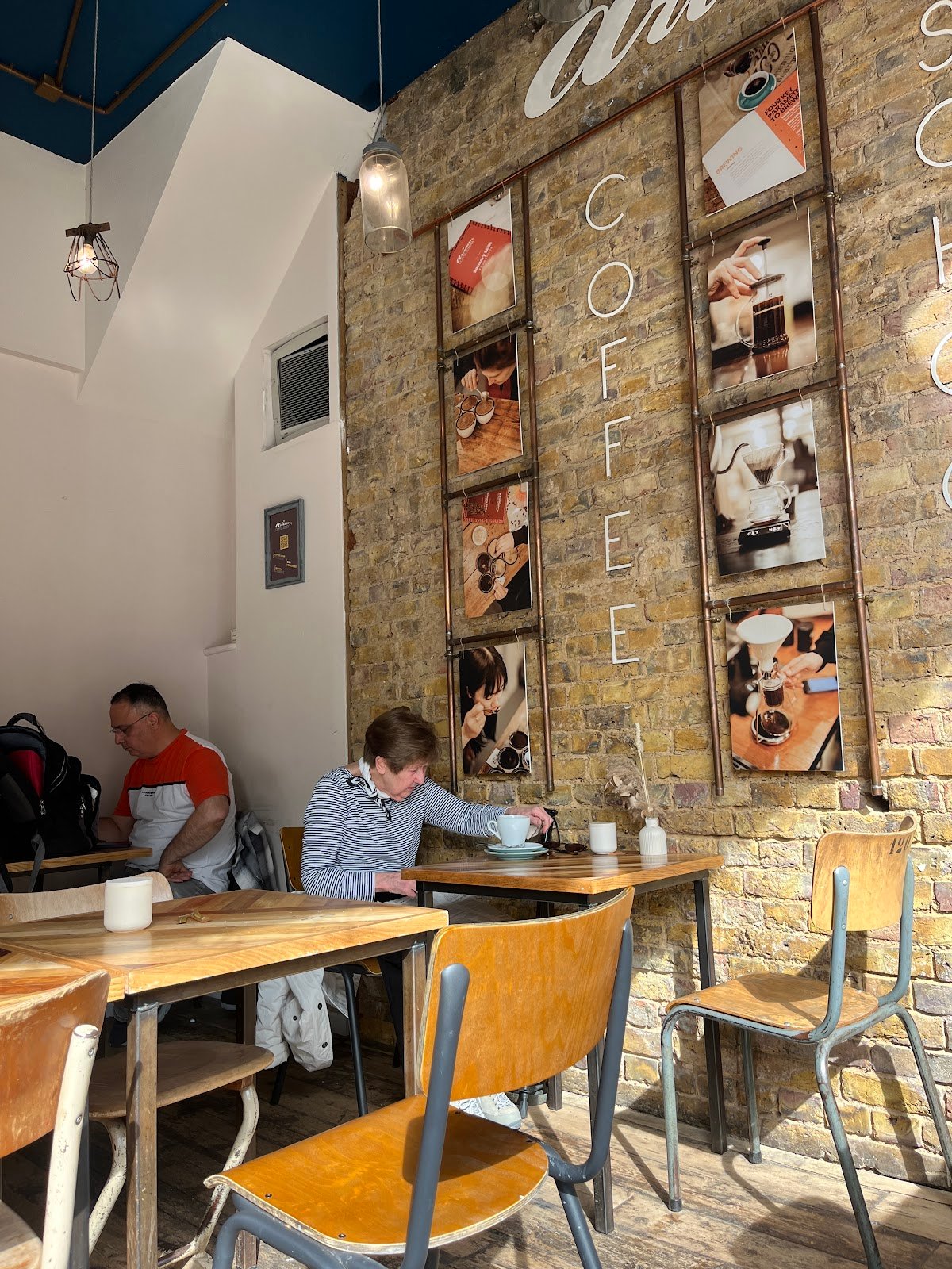Artisan Coffee specialty coffee shop in London - photo 6