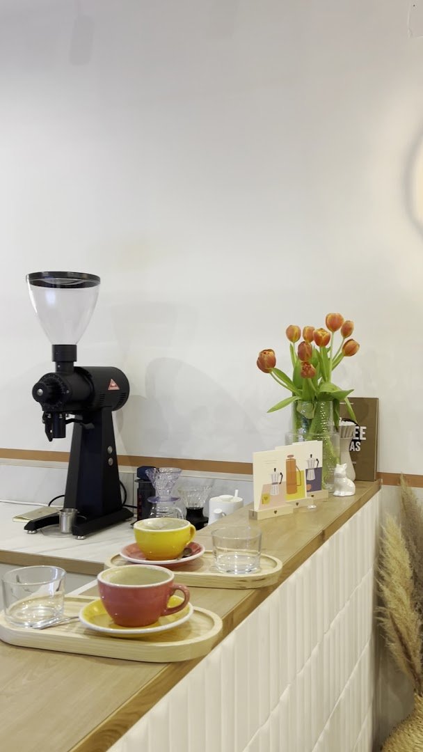 Interior of Café LIEBEN WIR Coffee Concept Store, specialty coffee shop in Vienna