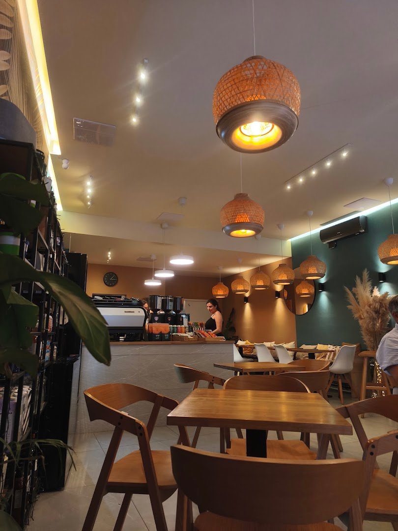 Kávé/Szünet specialty coffee shop in Budapest - photo 4