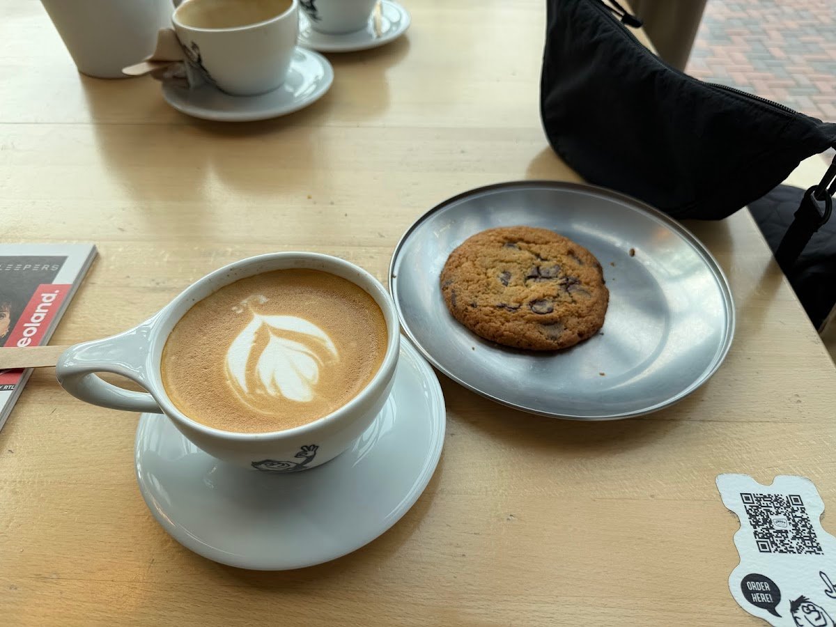 Lebkov & Sons Bijlmer Arena specialty coffee shop in Amsterdam - photo 3