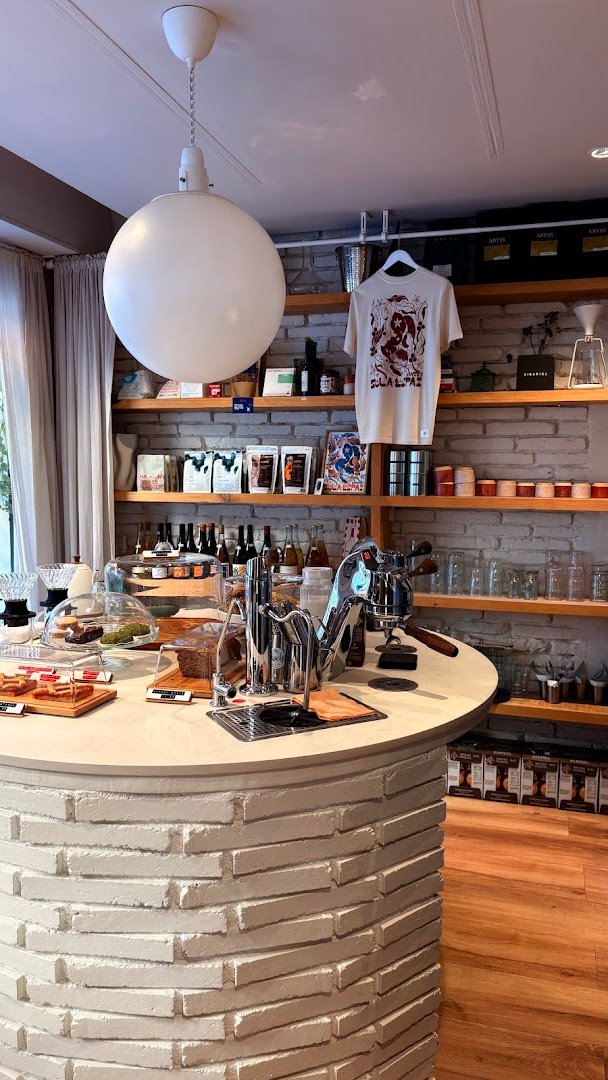 Sula Espai specialty coffee shop in Barcelona - photo 9