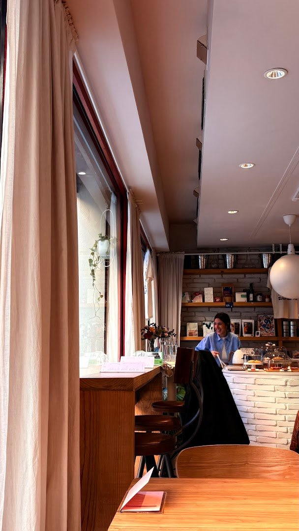 Sula Espai specialty coffee shop in Barcelona - photo 10