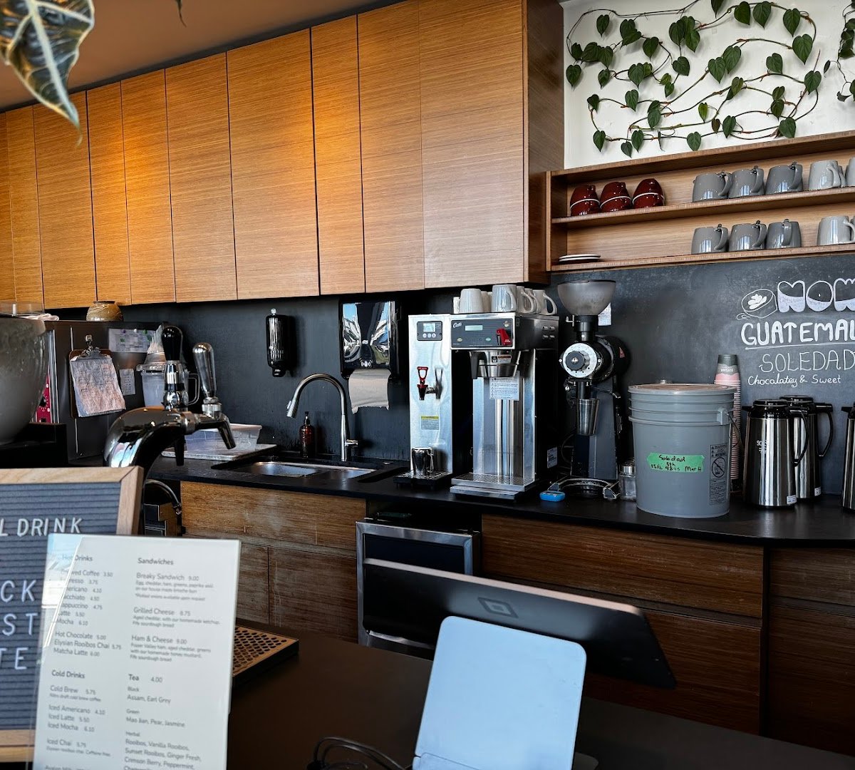 Elysian Coffee - Fifth & Burrard specialty coffee shop in Vancouver - photo 9